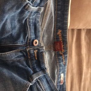 Arizona jeans holes in front